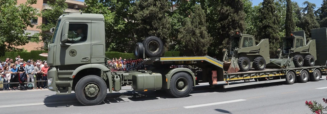 Uno de las cabezas tractoras Mercedes “Arocs” 1842LS. Foto: Julio Maíz Gutiérrez